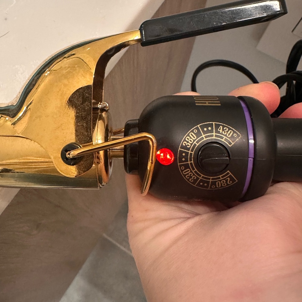 Professional Gold and Black Curling Iron